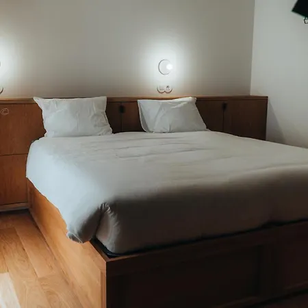 Castel - Creative Living Hostel Penela